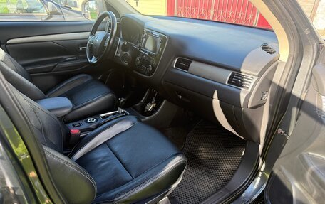 Mitsubishi Outlander III рестайлинг 3, 2013 год, 1 650 000 рублей, 8 фотография