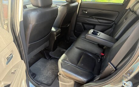 Mitsubishi Outlander III рестайлинг 3, 2013 год, 1 650 000 рублей, 9 фотография