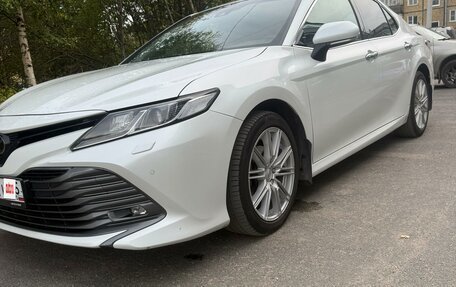 Toyota Camry, 2019 год, 2 850 000 рублей, 3 фотография