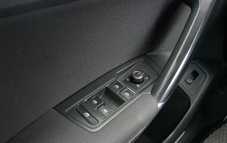Volkswagen Tiguan II, 2018 год, 2 399 000 рублей, 9 фотография