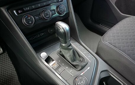Volkswagen Tiguan II, 2018 год, 2 399 000 рублей, 13 фотография