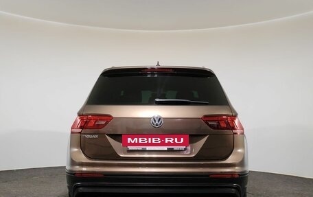 Volkswagen Tiguan II, 2018 год, 1 850 000 рублей, 6 фотография