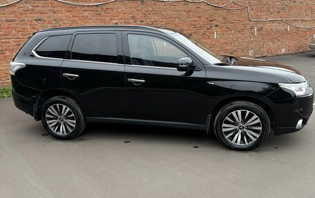 Mitsubishi Outlander III рестайлинг 3, 2013 год, 1 790 000 рублей, 5 фотография