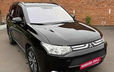 Mitsubishi Outlander III рестайлинг 3, 2013 год, 1 790 000 рублей, 2 фотография