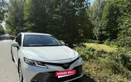Toyota Camry, 2021 год, 2 900 000 рублей, 2 фотография
