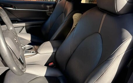 Toyota Camry, 2021 год, 2 900 000 рублей, 10 фотография