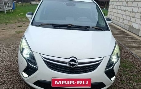 Opel Zafira C рестайлинг, 2015 год, 900 000 рублей, 4 фотография