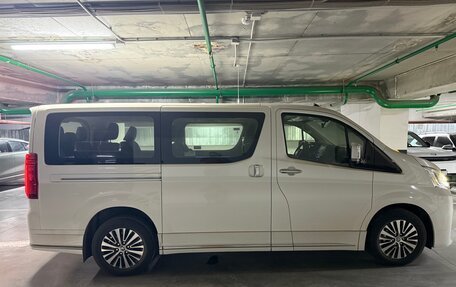 Toyota HiAce H300, 2022 год, 8 490 000 рублей, 8 фотография