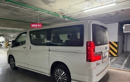 Toyota HiAce H300, 2022 год, 8 490 000 рублей, 6 фотография