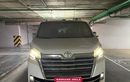Toyota HiAce H300, 2022 год, 8 490 000 рублей, 9 фотография