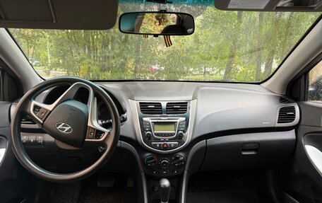 Hyundai Solaris II рестайлинг, 2011 год, 690 000 рублей, 13 фотография