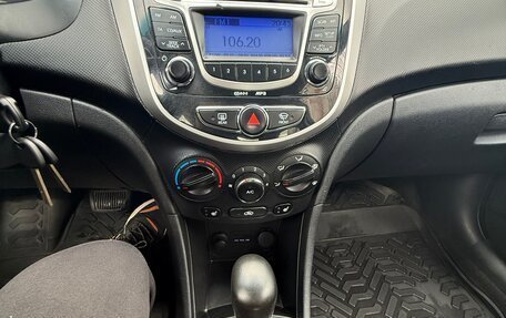 Hyundai Solaris II рестайлинг, 2011 год, 690 000 рублей, 10 фотография