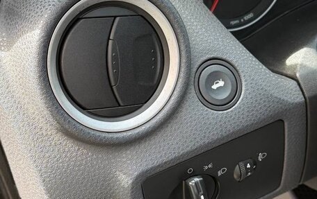 Ford Fiesta, 2007 год, 300 000 рублей, 17 фотография