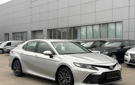 Toyota Camry, 2021 год, 3 000 000 рублей, 2 фотография