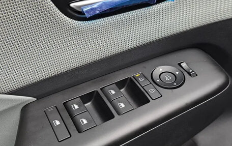 Hyundai Kona, 2023 год, 2 100 000 рублей, 32 фотография