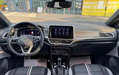 Volkswagen T-Roc I, 2023 год, 1 450 001 рублей, 9 фотография