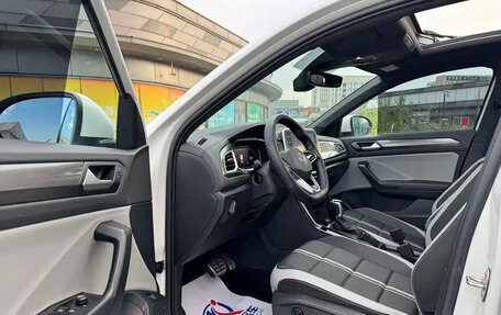Volkswagen T-Roc I, 2023 год, 1 450 001 рублей, 6 фотография