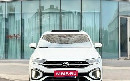 Volkswagen T-Roc I, 2023 год, 1 450 001 рублей, 2 фотография
