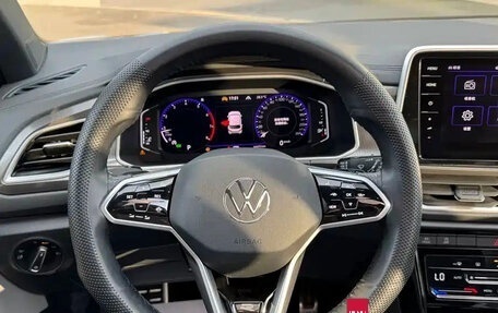 Volkswagen T-Roc I, 2023 год, 1 450 001 рублей, 7 фотография