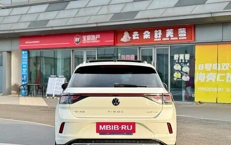 Volkswagen T-Roc I, 2023 год, 1 450 001 рублей, 5 фотография