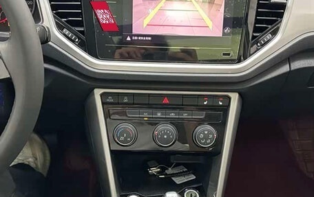 Volkswagen T-Roc I, 2022 год, 1 600 000 рублей, 13 фотография
