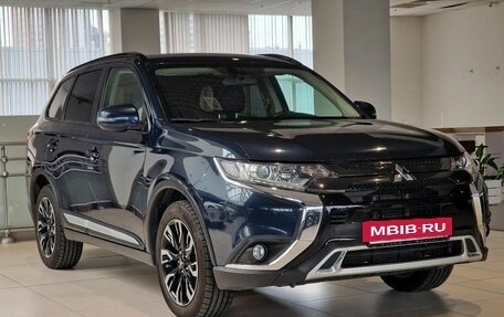Mitsubishi Outlander III рестайлинг 3, 2022 год, 2 270 000 рублей, 3 фотография