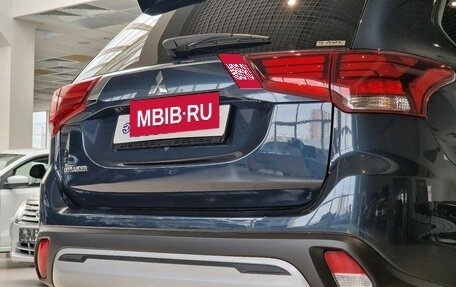 Mitsubishi Outlander III рестайлинг 3, 2022 год, 2 270 000 рублей, 4 фотография