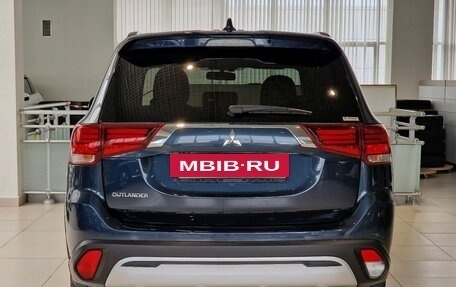 Mitsubishi Outlander III рестайлинг 3, 2022 год, 2 270 000 рублей, 6 фотография