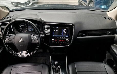 Mitsubishi Outlander III рестайлинг 3, 2022 год, 2 270 000 рублей, 14 фотография