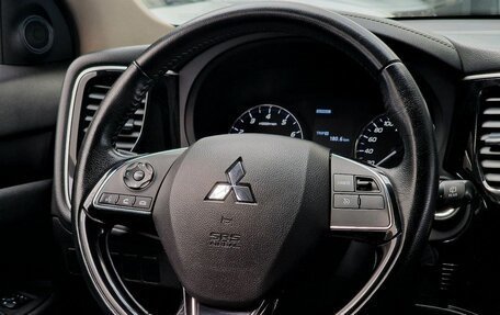 Mitsubishi Outlander III рестайлинг 3, 2022 год, 2 270 000 рублей, 10 фотография