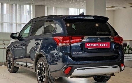 Mitsubishi Outlander III рестайлинг 3, 2022 год, 2 270 000 рублей, 7 фотография