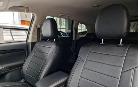 Mitsubishi Outlander III рестайлинг 3, 2022 год, 2 270 000 рублей, 15 фотография