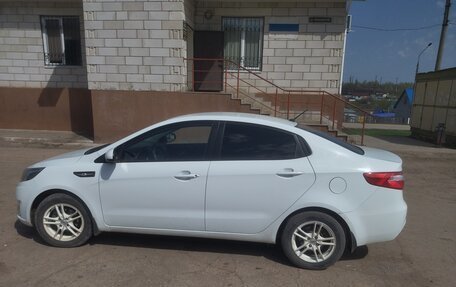 KIA Rio III рестайлинг, 2013 год, 800 000 рублей, 4 фотография