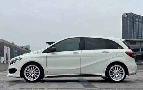 Mercedes-Benz B-Класс, 2017 год, 1 500 000 рублей, 5 фотография