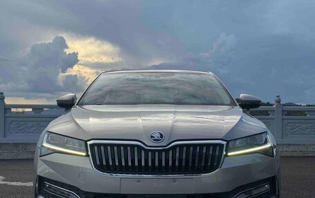 Skoda Superb III рестайлинг, 2023 год, 1 640 000 рублей, 2 фотография