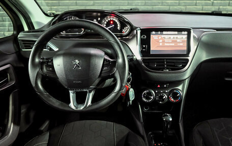 Peugeot 2008 II, 2014 год, 1 000 000 рублей, 16 фотография
