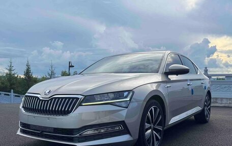 Skoda Superb III рестайлинг, 2023 год, 1 640 000 рублей, 3 фотография