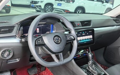 Skoda Superb III рестайлинг, 2023 год, 1 570 000 рублей, 11 фотография
