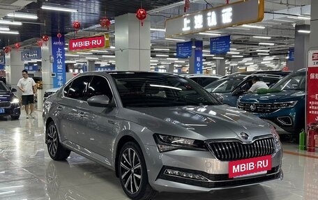 Skoda Superb III рестайлинг, 2023 год, 1 880 000 рублей, 3 фотография