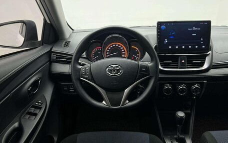 Toyota Yaris, 2022 год, 950 000 рублей, 14 фотография