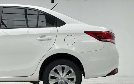 Toyota Yaris, 2022 год, 950 000 рублей, 10 фотография
