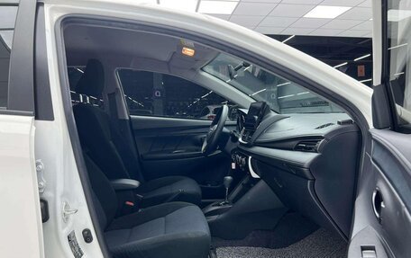 Toyota Yaris, 2022 год, 950 000 рублей, 18 фотография