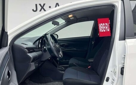 Toyota Yaris, 2022 год, 950 000 рублей, 17 фотография