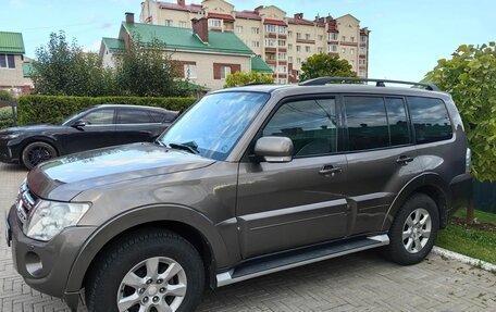 Mitsubishi Pajero IV, 2013 год, 2 480 000 рублей, 2 фотография