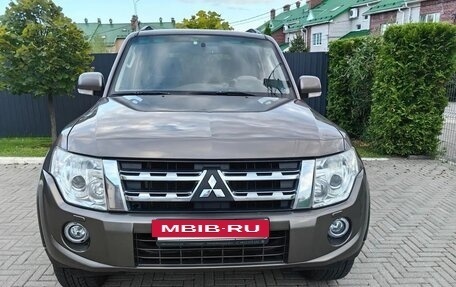 Mitsubishi Pajero IV, 2013 год, 2 480 000 рублей, 3 фотография