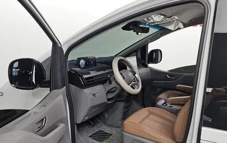 Hyundai Staria, 2024 год, 6 825 430 рублей, 10 фотография