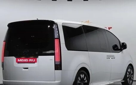 Hyundai Staria, 2024 год, 6 825 430 рублей, 2 фотография