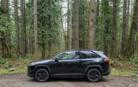 Toyota RAV4, 2021 год, 2 850 000 рублей, 4 фотография