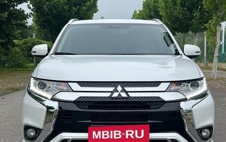 Mitsubishi Outlander III рестайлинг 3, 2022 год, 2 350 008 рублей, 2 фотография