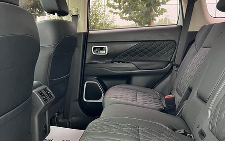 Mitsubishi Outlander III рестайлинг 3, 2022 год, 2 350 008 рублей, 18 фотография